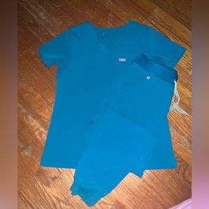 XS Teal Caterina top
Small Teal Zamora bottoms
  Set 💲5️⃣8️⃣